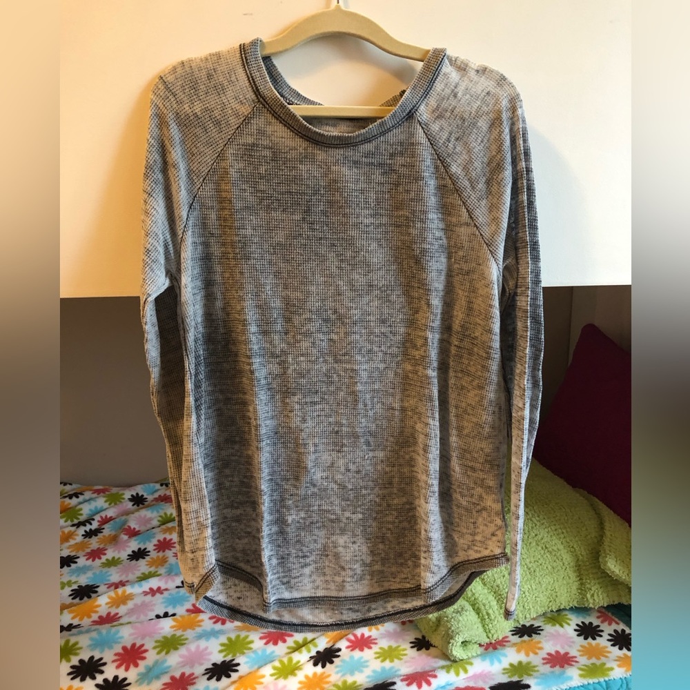 American Eagle grey long sleeve t-shirt
